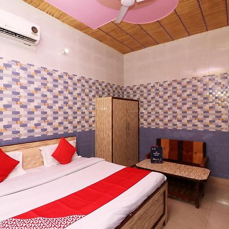 Hotel O Ch. Jyoti Hotel & Restaurant Dhāruhera Esterno foto
