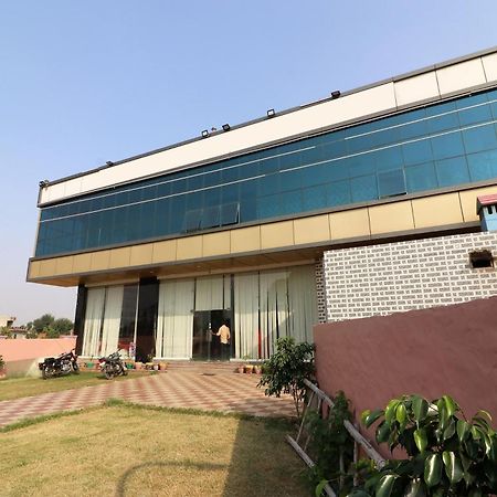 Hotel O Ch. Jyoti Hotel & Restaurant Dhāruhera Esterno foto