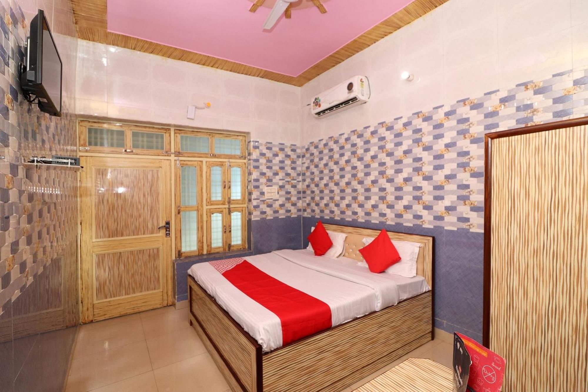 Hotel O Ch. Jyoti Hotel & Restaurant Dhāruhera Esterno foto