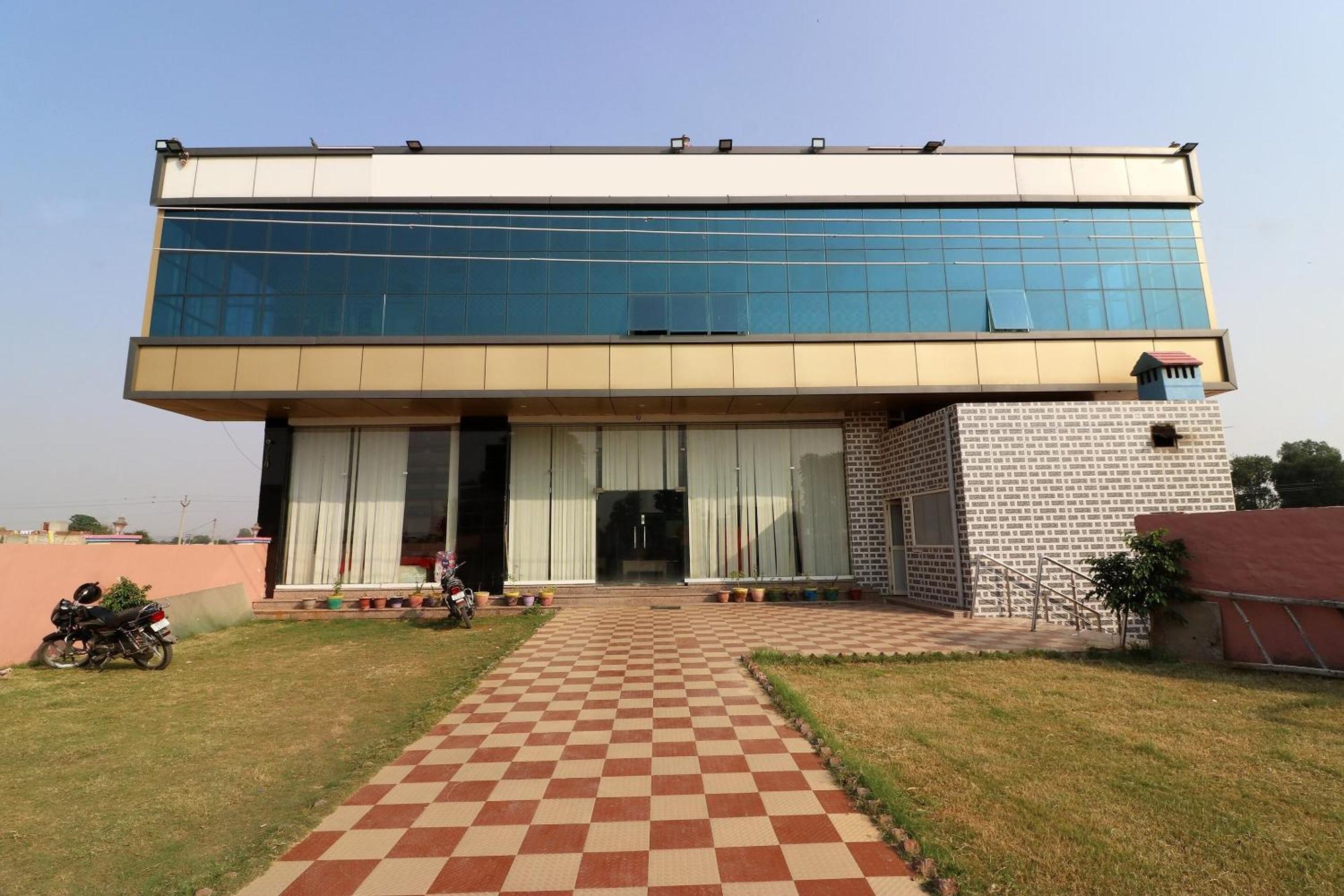 Hotel O Ch. Jyoti Hotel & Restaurant Dhāruhera Esterno foto