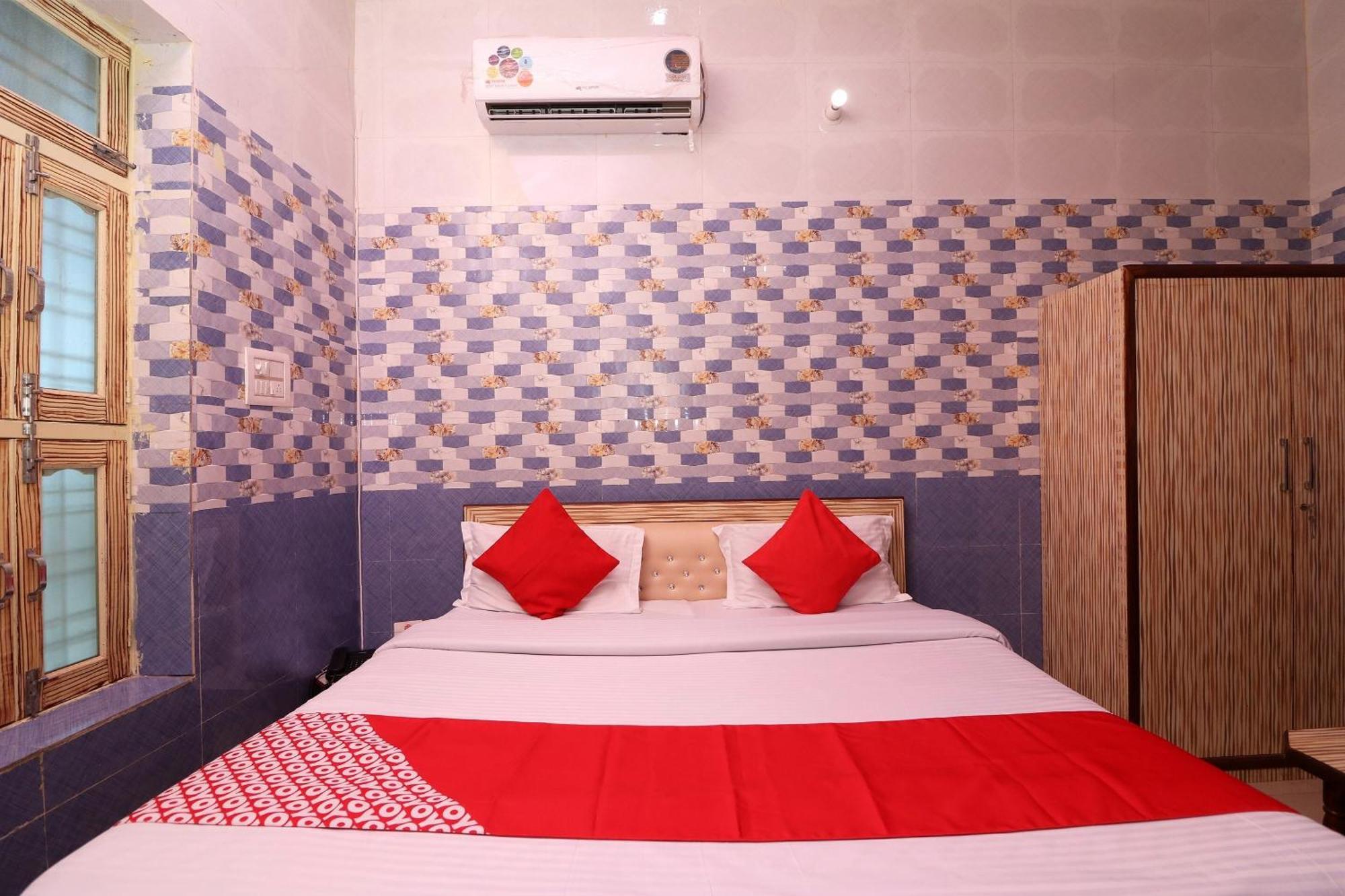 Hotel O Ch. Jyoti Hotel & Restaurant Dhāruhera Esterno foto