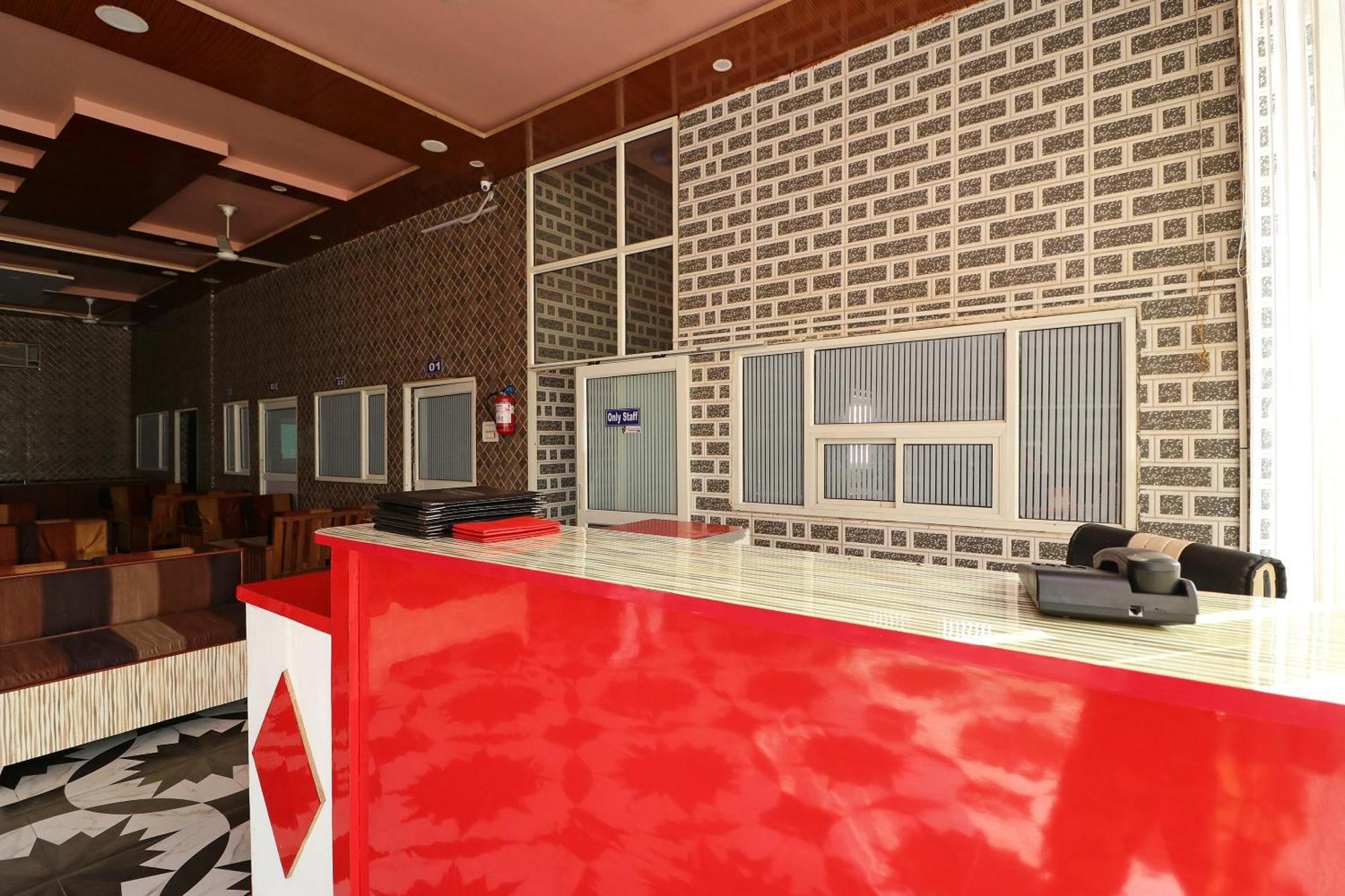 Hotel O Ch. Jyoti Hotel & Restaurant Dhāruhera Esterno foto
