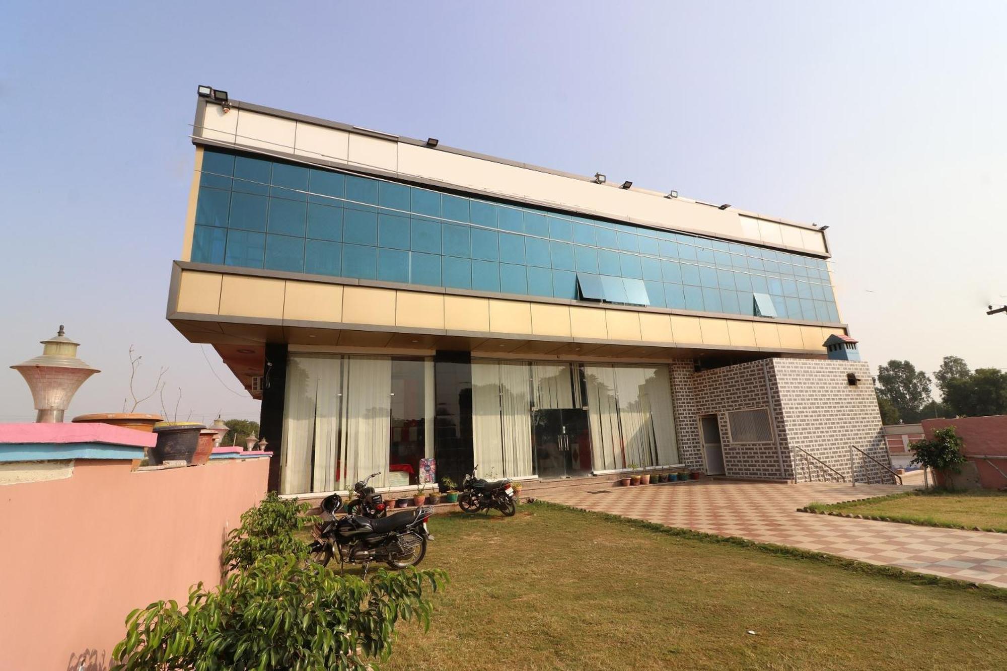 Hotel O Ch. Jyoti Hotel & Restaurant Dhāruhera Esterno foto