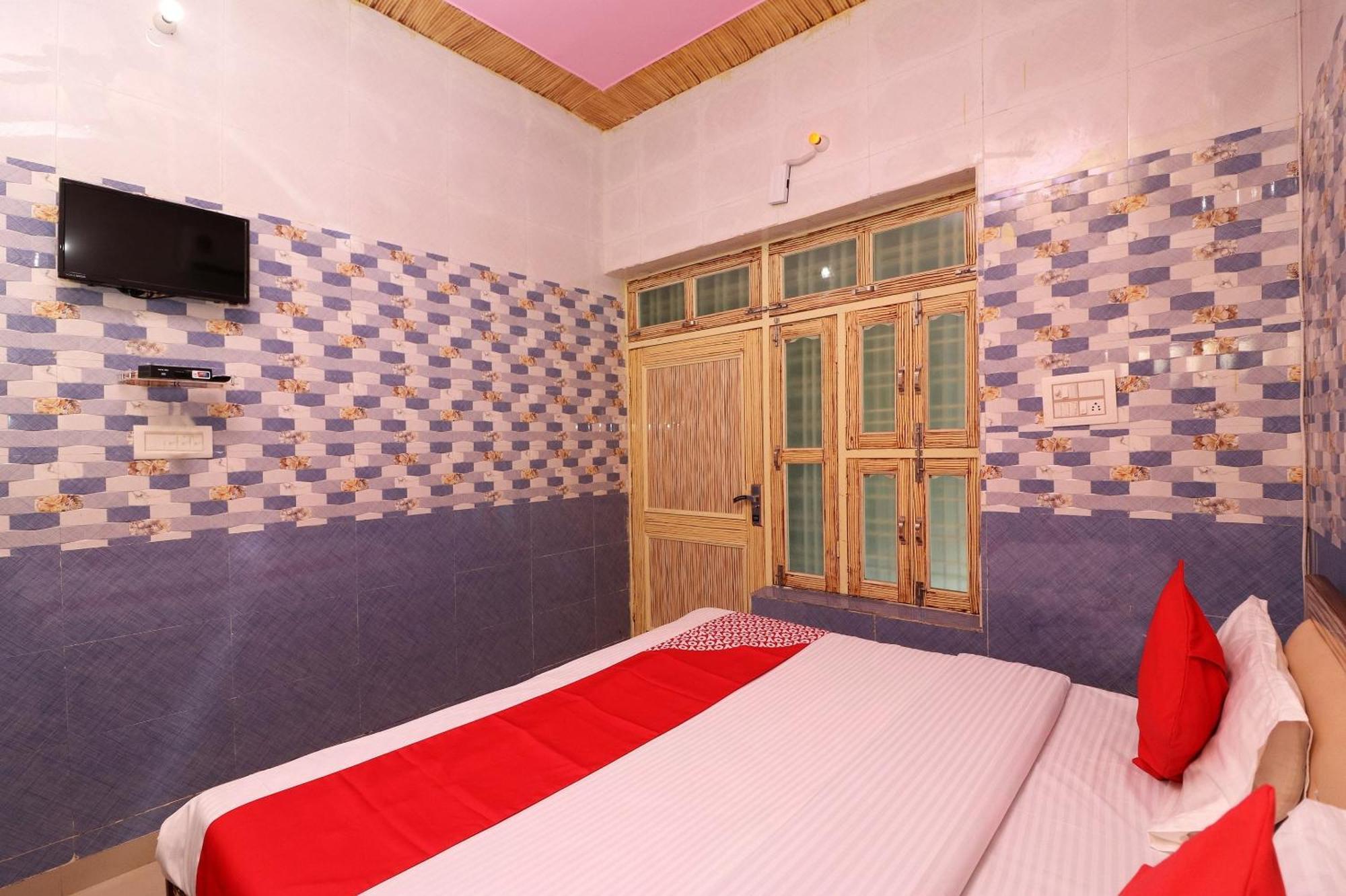 Hotel O Ch. Jyoti Hotel & Restaurant Dhāruhera Esterno foto