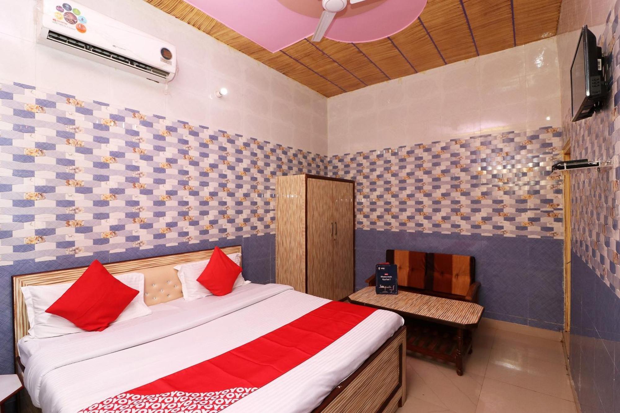 Hotel O Ch. Jyoti Hotel & Restaurant Dhāruhera Esterno foto