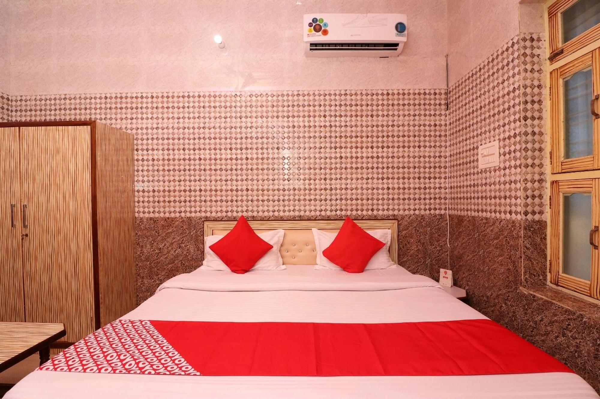 Hotel O Ch. Jyoti Hotel & Restaurant Dhāruhera Esterno foto