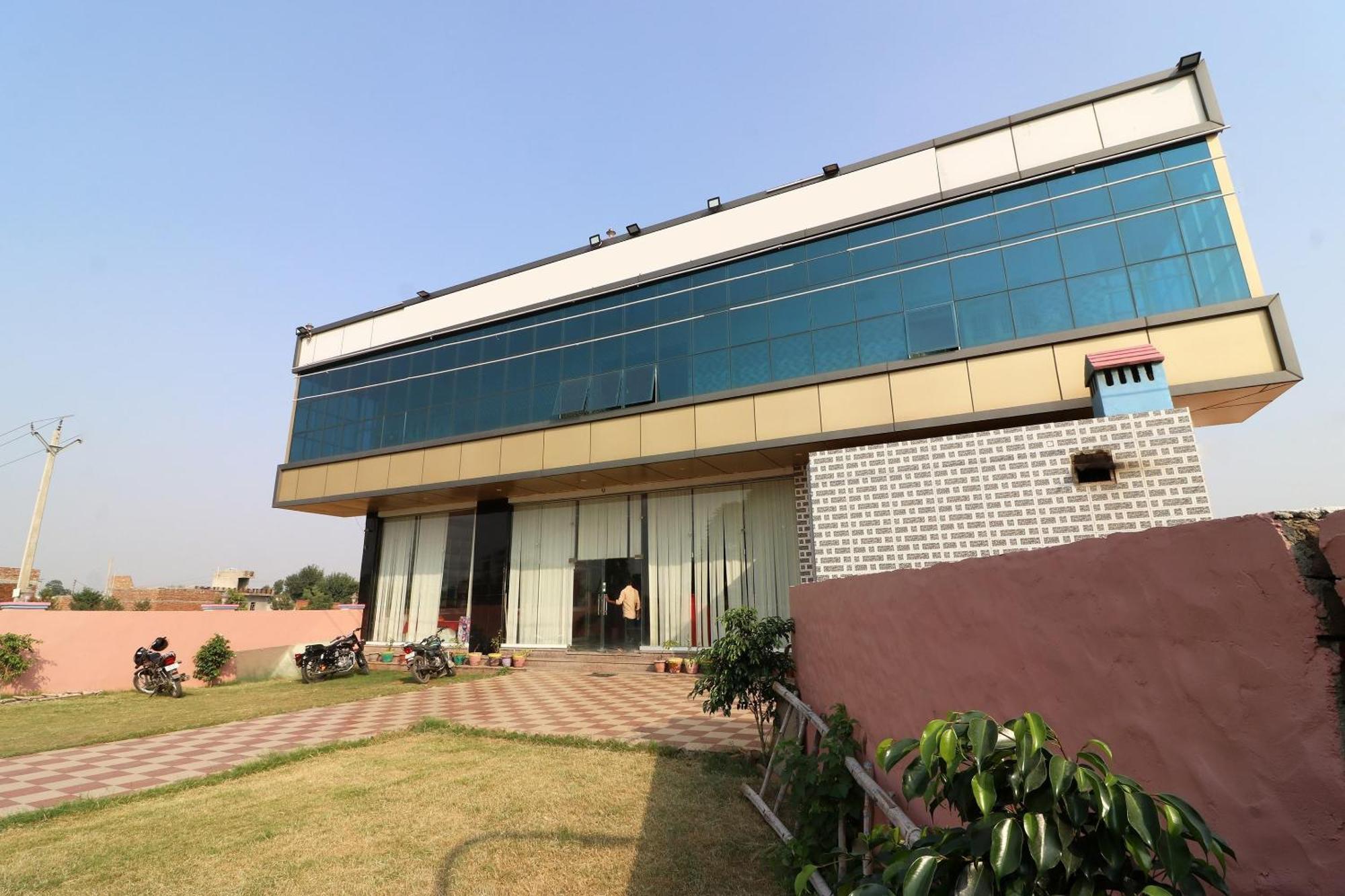 Hotel O Ch. Jyoti Hotel & Restaurant Dhāruhera Esterno foto
