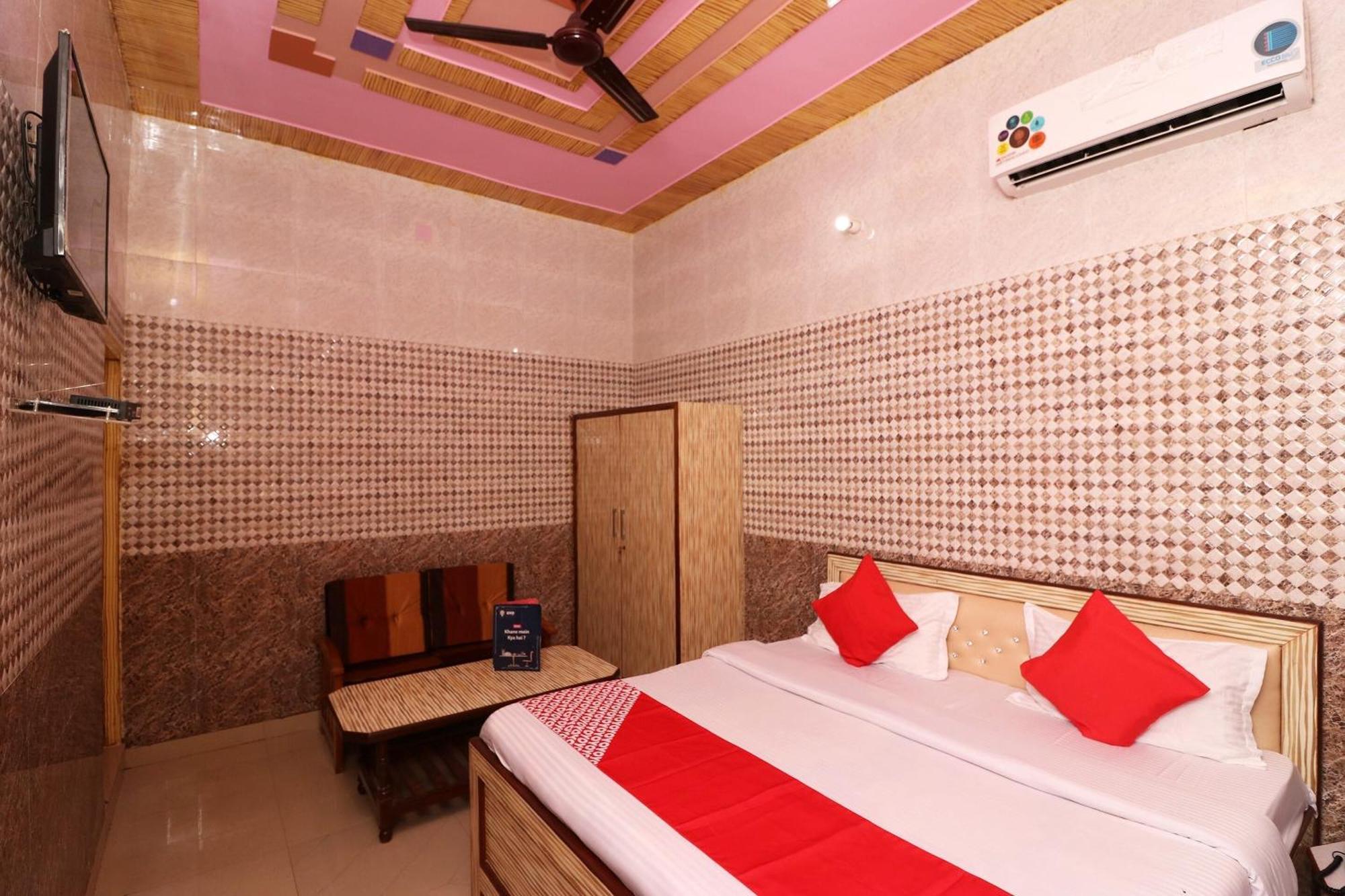 Hotel O Ch. Jyoti Hotel & Restaurant Dhāruhera Esterno foto